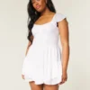 Rochie mini cu fustă-pantalon, mâneci fluturate și bust strâns