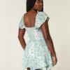 Rochie mini cu fustă-pantalon, mâneci fluturate și bust strâns