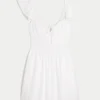 Rochie mini cu mâneci fluturate și talie în V Rochie mini cu mâneci fluturate și talie în V