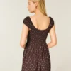 Rochie mini cu mâneci scurte și nasturi Rochie mini cu mâneci scurte și nasturi