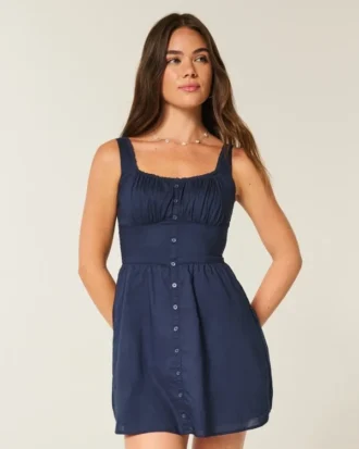 Rochie mini cu nasturi în față