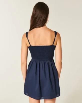 Rochie mini cu nasturi în față