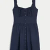 Rochie mini cu nasturi în față Rochie mini cu nasturi în față