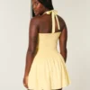 Rochie mini cu talie joasă și bretele Rochie mini cu talie joasă și bretele