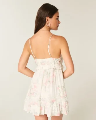Rochie mini cu volane și ținte