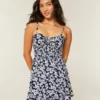 Rochie mini din tricot cu legătură în față Rochie mini din tricot cu legătură în față