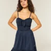 Rochie mini din tricot cu legătură în față Rochie mini din tricot cu legătură în față