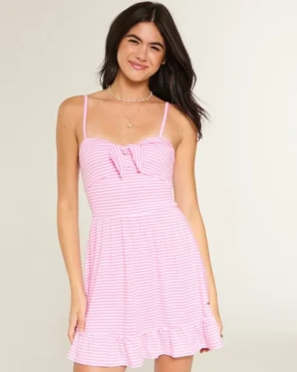 Rochie mini din tricot cu legătură în față