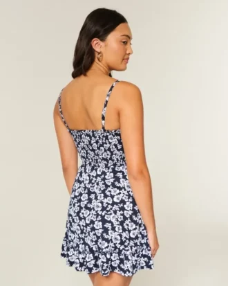 Rochie mini din tricot cu legătură în față