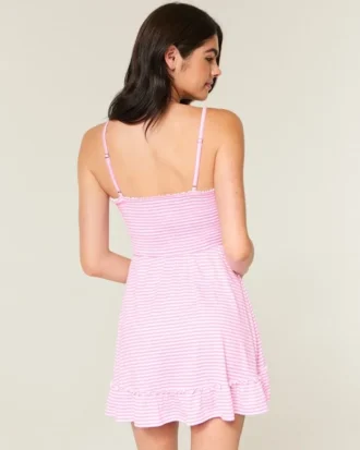 Rochie mini din tricot cu legătură în față