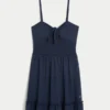Rochie mini din tricot cu legătură în față Rochie mini din tricot cu legătură în față