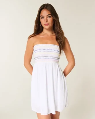 Rochie mini fără bretele, cu smocuri