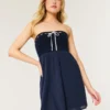 Rochie mini fără bretele, în stil croșetat