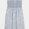 Rochie mini fără bretele, în stil croșetat