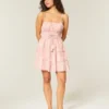 Rochie mini strălucitoare cu smocuri Rochie mini strălucitoare cu smocuri