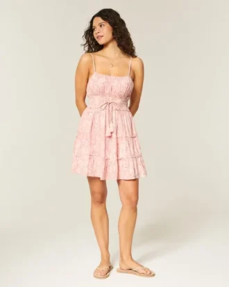 Rochie mini strălucitoare cu smocuri Rochie mini strălucitoare cu smocuri
