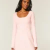Rochie mini tip babydoll cu nasturi în spate Rochie mini tip babydoll cu nasturi în spate