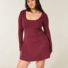 Rochie mini tip babydoll cu nasturi în spate Rochie mini tip babydoll cu nasturi în spate