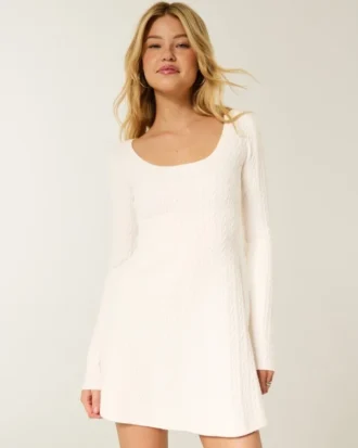 Rochie mini tip babydoll cu nasturi în spate