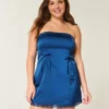 Rochie mulată din satin, fără bretele, cu fundă Rochie mulată din satin, fără bretele, cu fundă