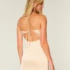 Rochie mulată din satin, fără bretele, cu fundă Rochie mulată din satin, fără bretele, cu fundă