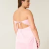 Rochie mulată din satin, fără bretele, cu fundă Rochie mulată din satin, fără bretele, cu fundă