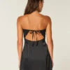 Rochie mulată din satin, fără bretele, cu fundă Rochie mulată din satin, fără bretele, cu fundă