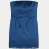 Rochie mulată din satin, fără bretele, cu fundă Rochie mulată din satin, fără bretele, cu fundă