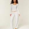 Set confortabil cu tricou cu guler Henley și pantaloni largi Set confortabil cu tricou cu guler Henley și pantaloni largi