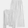 Set confortabil cu tricou cu guler Henley și pantaloni largi Set confortabil cu tricou cu guler Henley și pantaloni largi