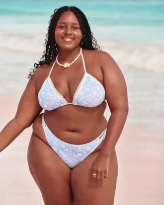 Slip de bikini croșetat, cu talie înaltă și picioare decupate