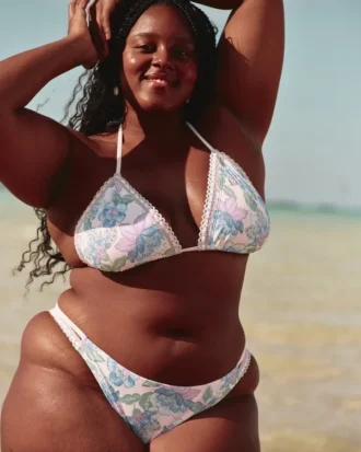 Slip de bikini croșetat, cu talie înaltă și picioare decupate
