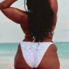 Slip de bikini croșetat, cu talie înaltă și picioare decupate