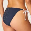 Slip de bikini cu șnur lateral