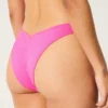 Slip de bikini cu talie în V și picioare înalte, cu nervuri