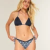 Slip de bikini îndrăzneț, cu detaliu croșetat și legături laterale