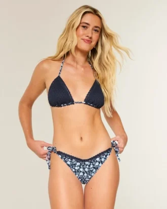 Slip de bikini îndrăzneț, cu detaliu croșetat și legături laterale