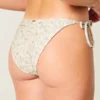 Slip de bikini îndrăzneț, cu detaliu croșetat și legături laterale