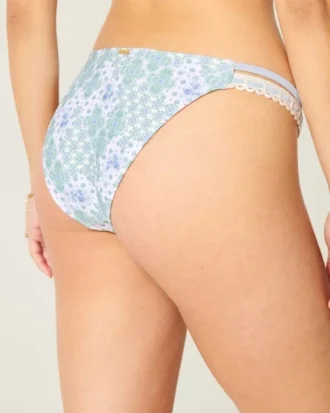 Slip de bikini îndrăzneț cu două bretele și bordură în stil croșetat