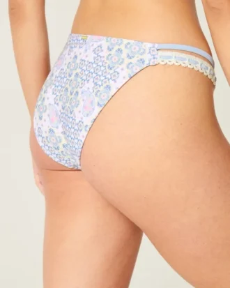Slip de bikini îndrăzneț cu două bretele și bordură în stil croșetat