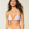 Top bikini triunghiular cu bordură în stil croșetat Top bikini triunghiular cu bordură în stil croșetat