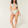 Top de bikini triunghiular cu margini volanate Top de bikini triunghiular cu margini volanate