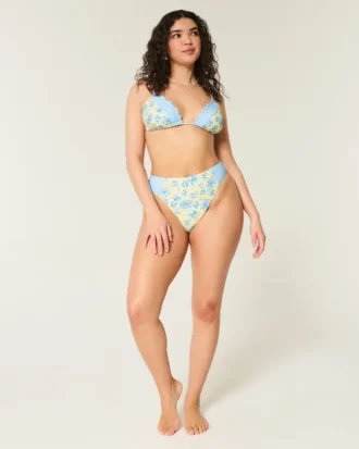 Top de bikini triunghiular cu margini volanate