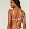 Top de bikini triunghiular cu margini volanate Top de bikini triunghiular cu margini volanate