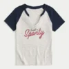 Tricou cu decolteu ușor în V și imprimeu grafic Sweet ‘n Sporty Tricou cu decolteu ușor în V și imprimeu grafic Sweet ‘n Sporty