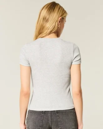 Tricou cu guler rotund