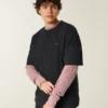 Tricou cu guler rotund, croi drept, gros, cu logo mic Tricou cu guler rotund, croi drept, gros, cu logo mic
