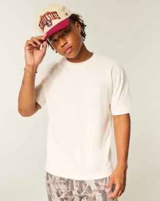 Tricou cu guler rotund, croi drept, gros, cu logo mic