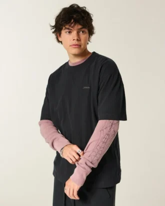 Tricou cu guler rotund, croi drept, gros, cu logo mic