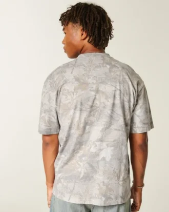 Tricou cu guler rotund, croi drept, gros, cu logo mic